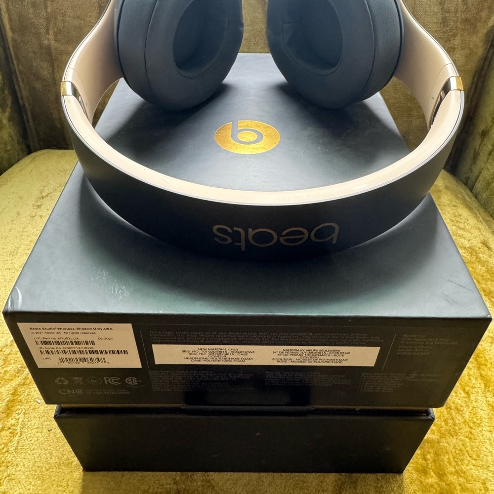 Beats by Dr. Dre Studio3 Bluetooth On Ear Wireless Headphones Shadow Gray & gold